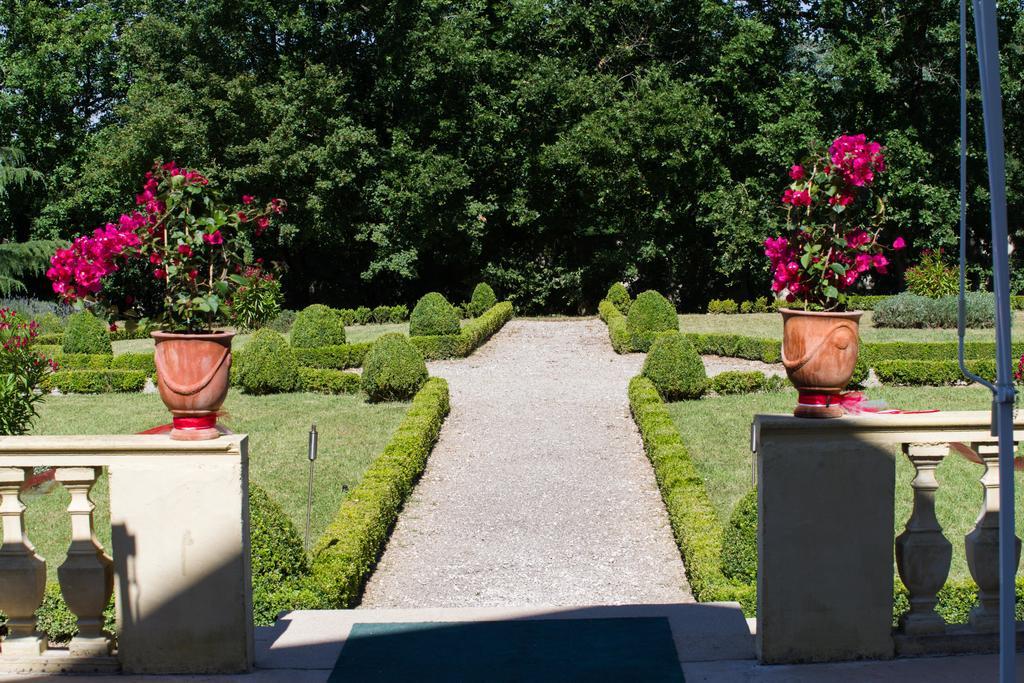 Le Manoir Saint Jean Hotel Exterior photo